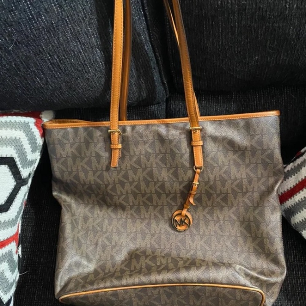 Michael Kors Canvas coated on outside, large zip purse tote/lady's shoulder bag